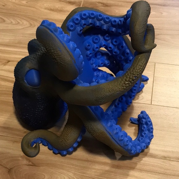 STLFLIX 3D printed OCTOPUS wine bottle holder - Picture 3 of 7